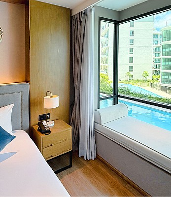 Deluxe Pool Access